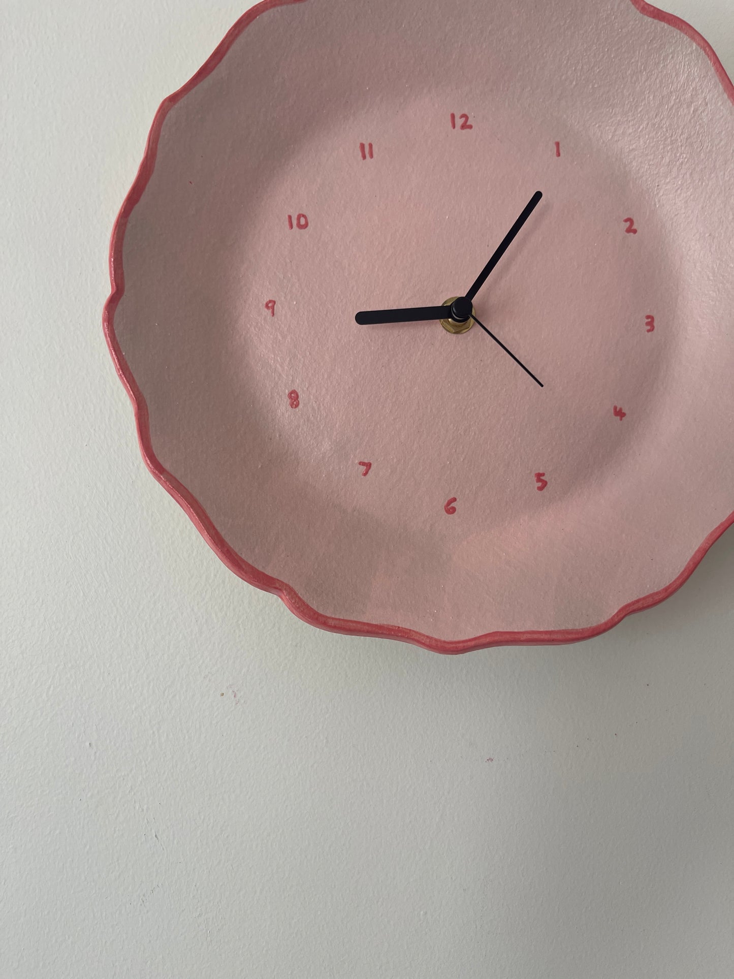 Light pink ceramic clock