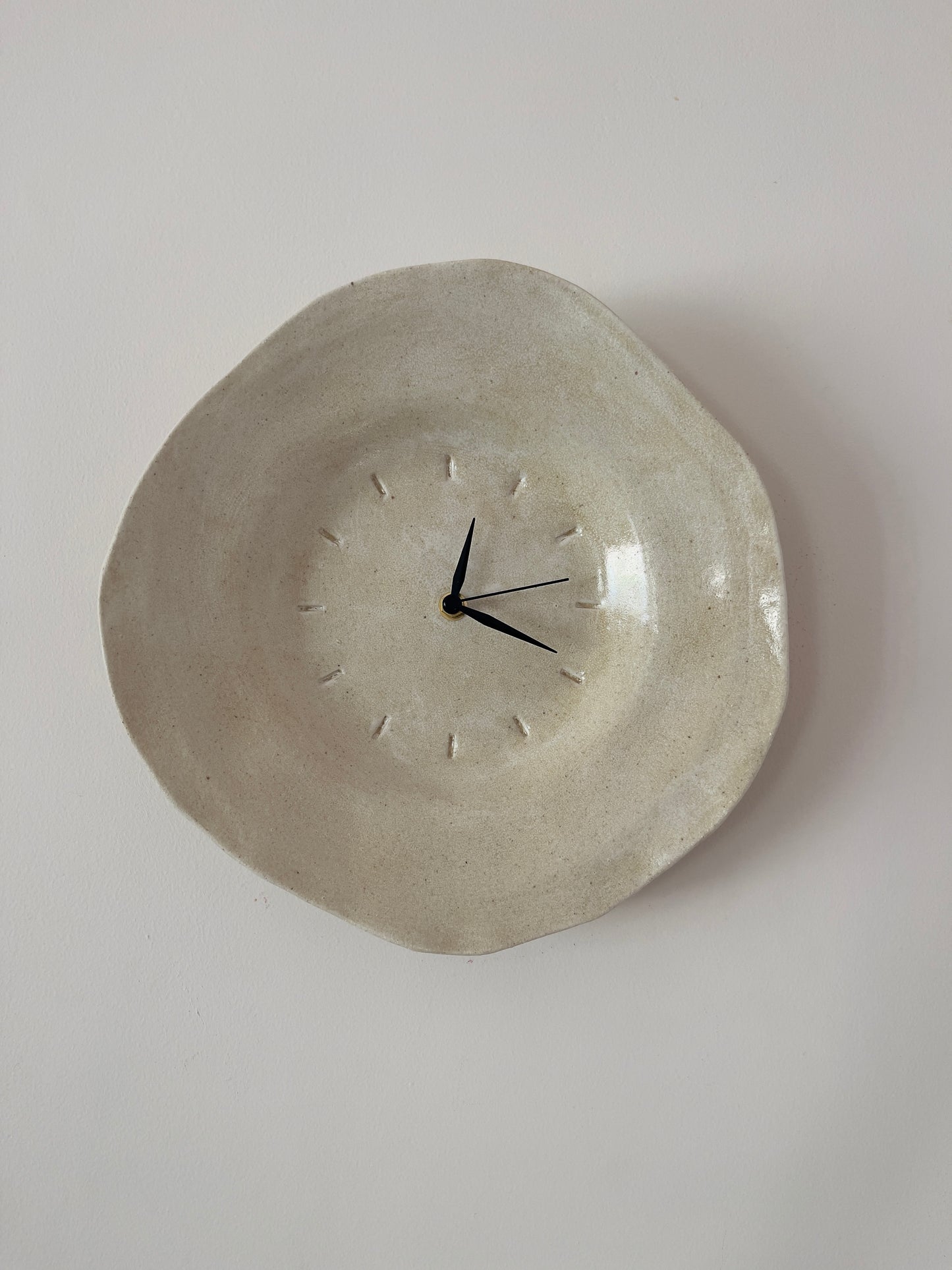 Organic shaped clock (cream)