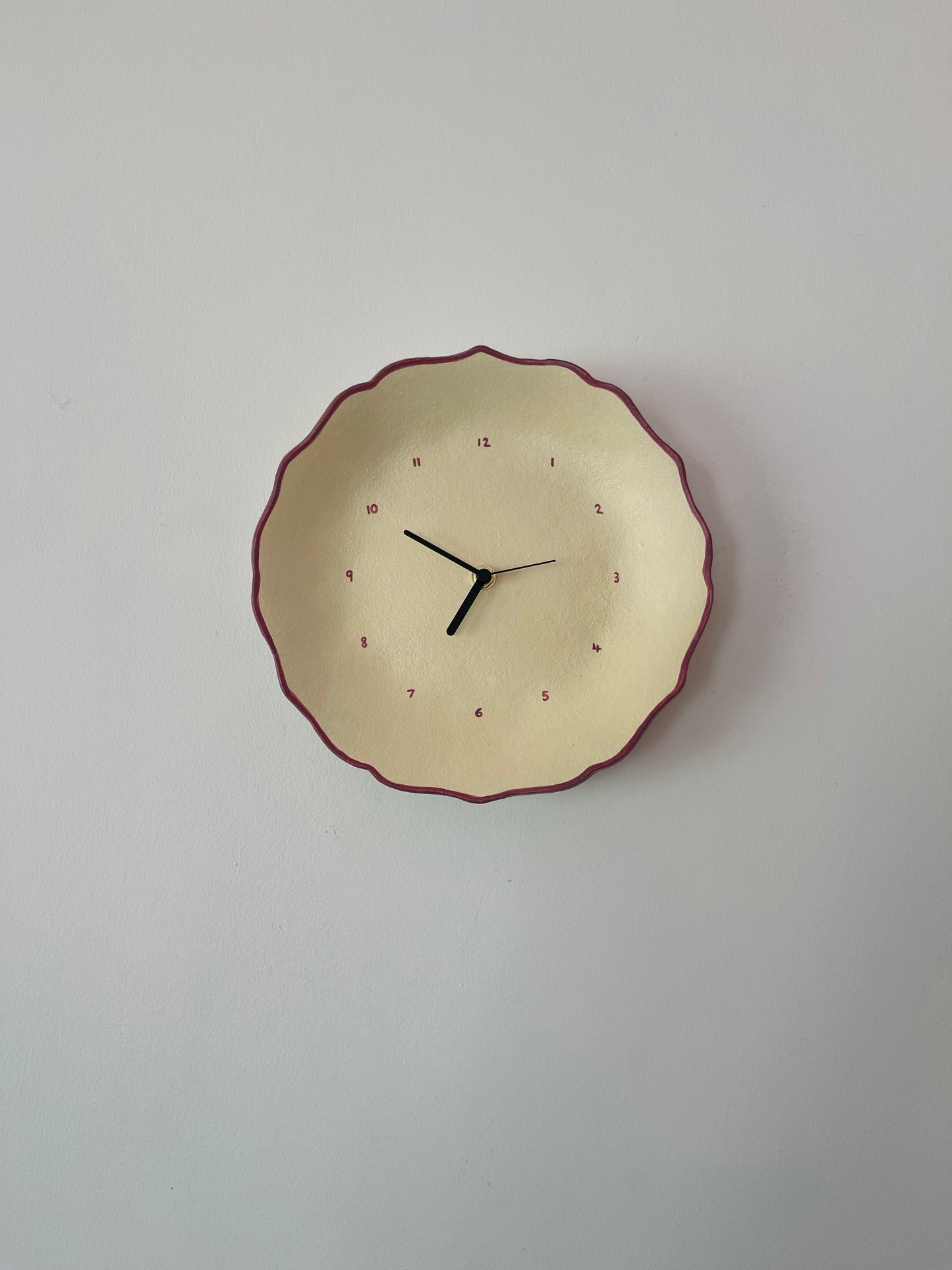 Beige ceramic clock with burgundy trim