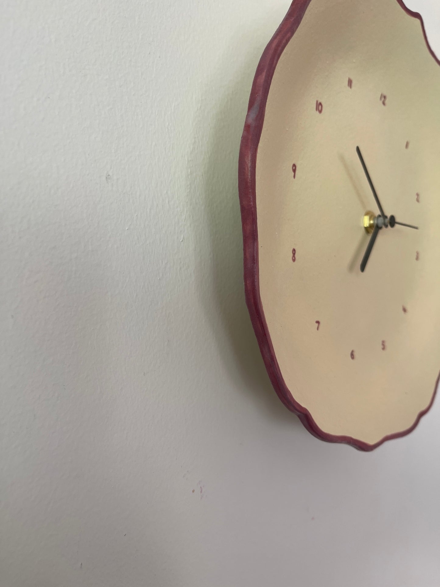 Beige ceramic clock with burgundy trim