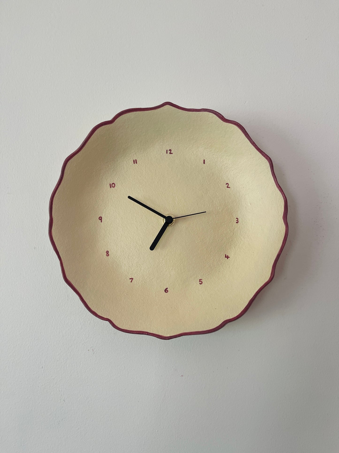 Beige ceramic clock with burgundy trim