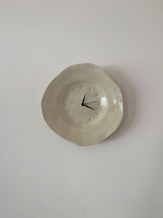 Organic shaped clock (cream)