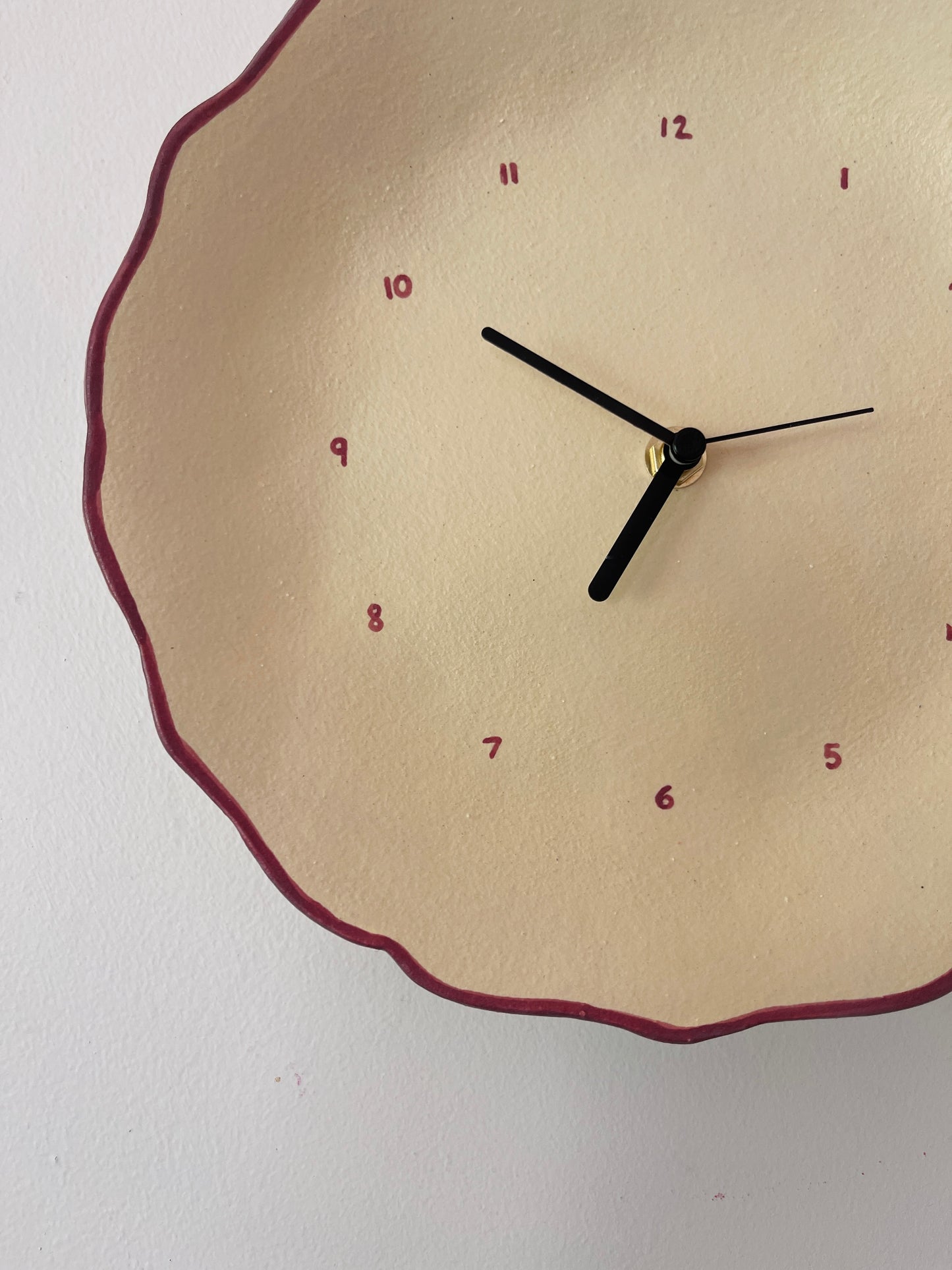 Beige ceramic clock with burgundy trim