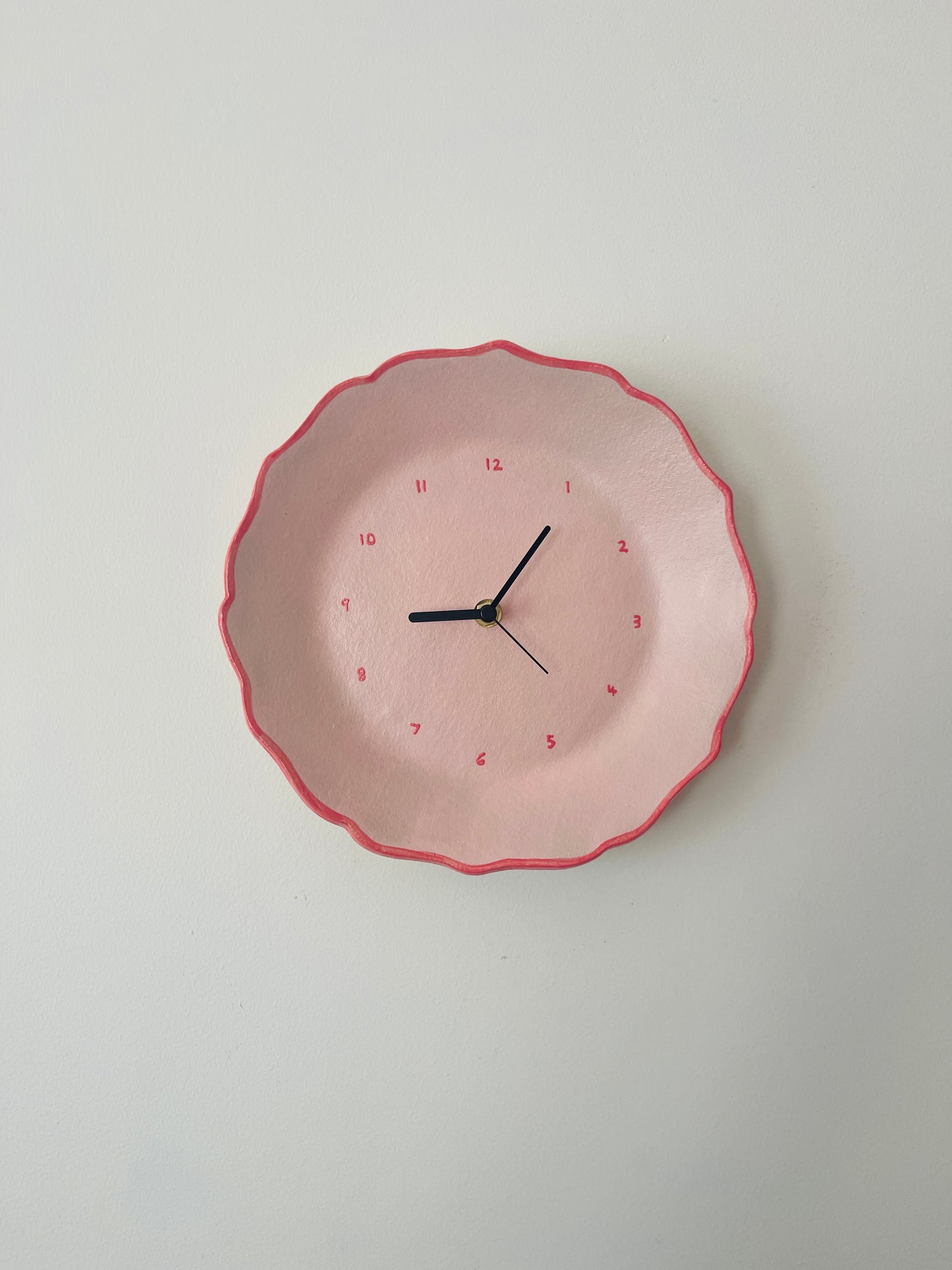 Light pink ceramic clock